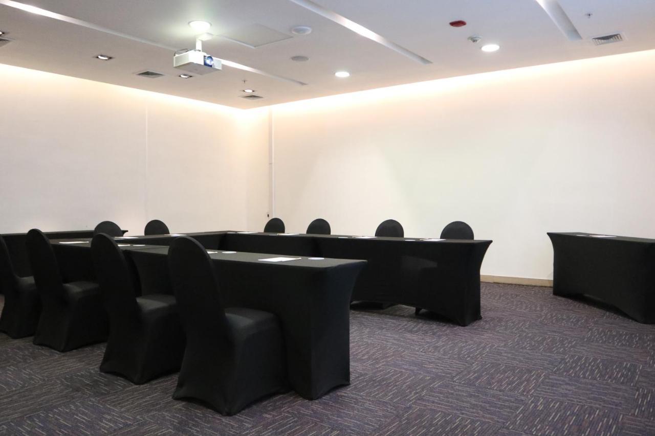 מלון Wyndham Concepcion Pettra מראה חיצוני תמונה A meeting room at the hotel