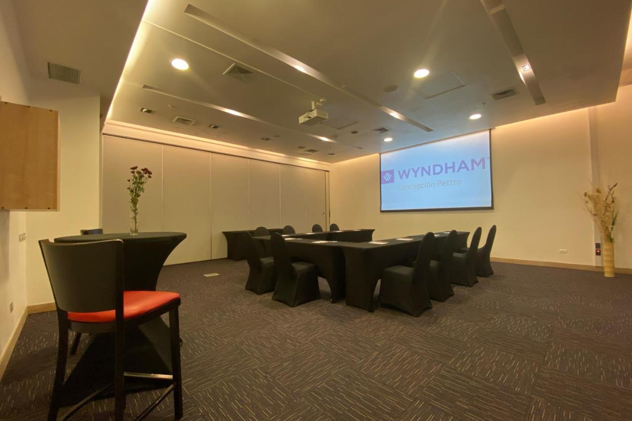 מלון Wyndham Concepcion Pettra מראה חיצוני תמונה The boardroom at the Wyndham office in Singapore