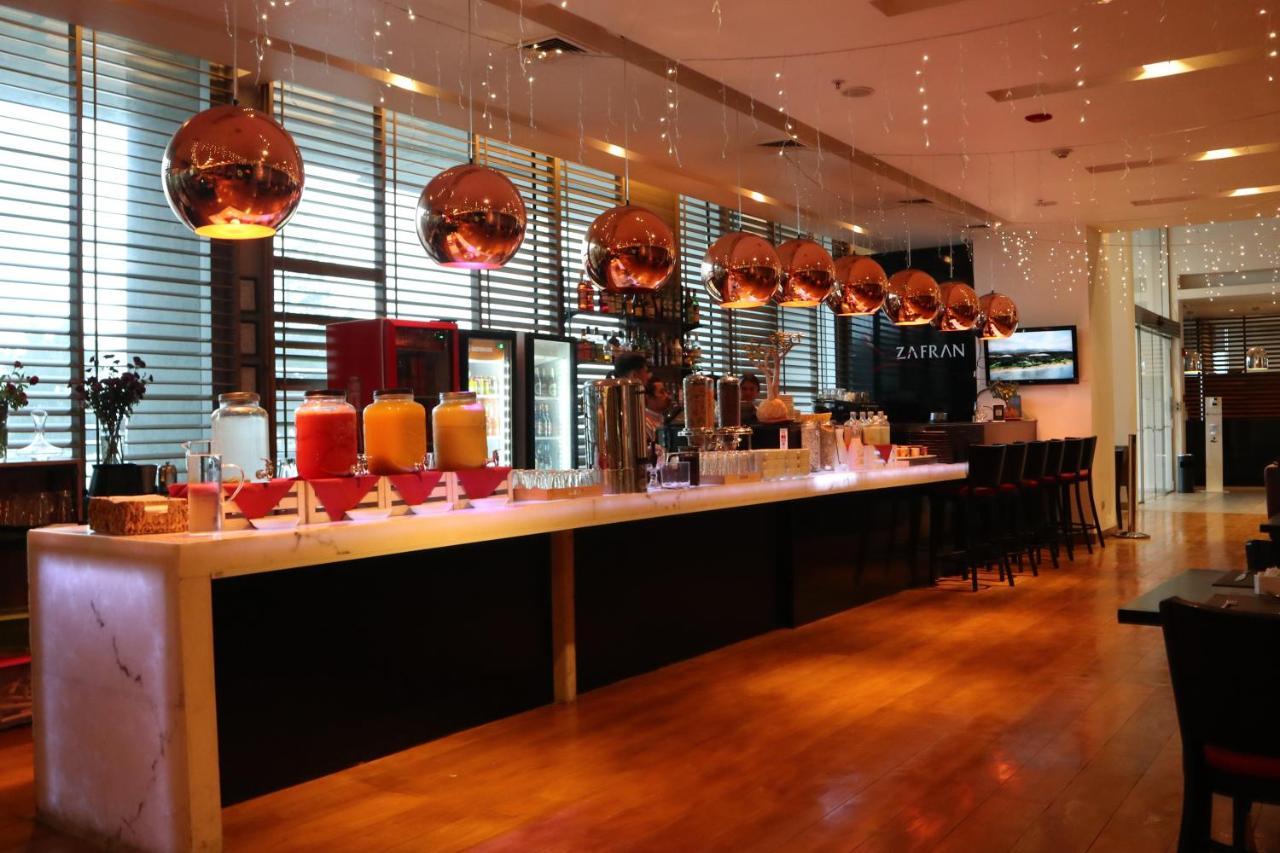 מלון Wyndham Concepcion Pettra מראה חיצוני תמונה The bar at the lounge