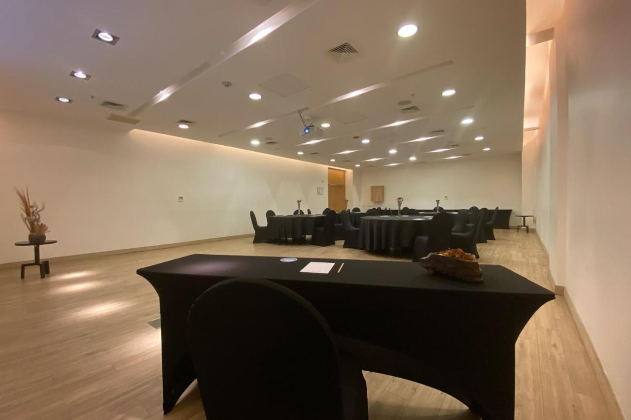 מלון Wyndham Concepcion Pettra מראה חיצוני תמונה The interior of the meeting room