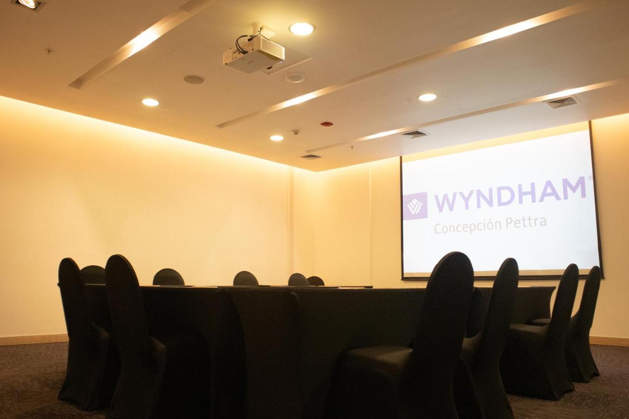 מלון Wyndham Concepcion Pettra מראה חיצוני תמונה A meeting room at a hotel
