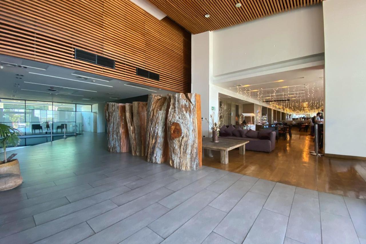 מלון Wyndham Concepcion Pettra מראה חיצוני תמונה Interior of the lobby