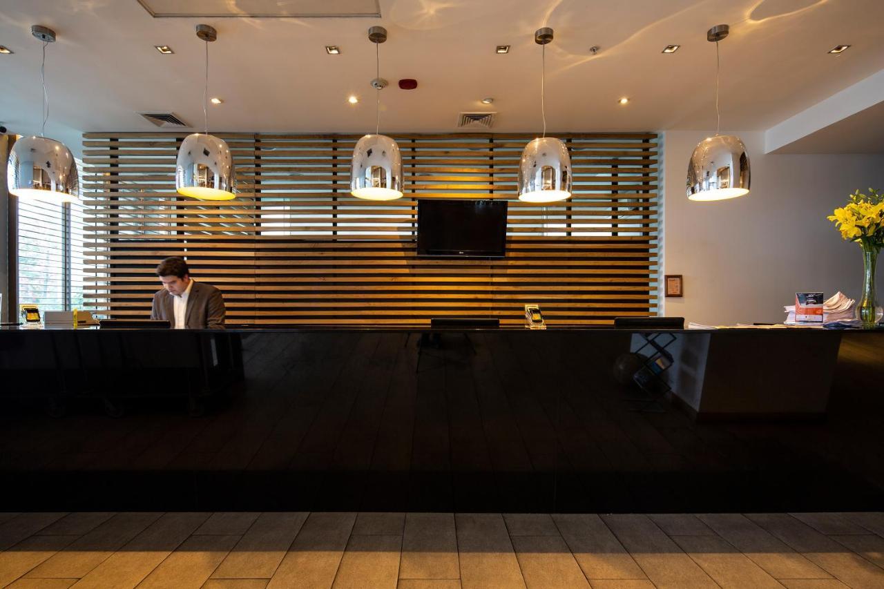 מלון Wyndham Concepcion Pettra מראה חיצוני תמונה Reception desk at the hotel