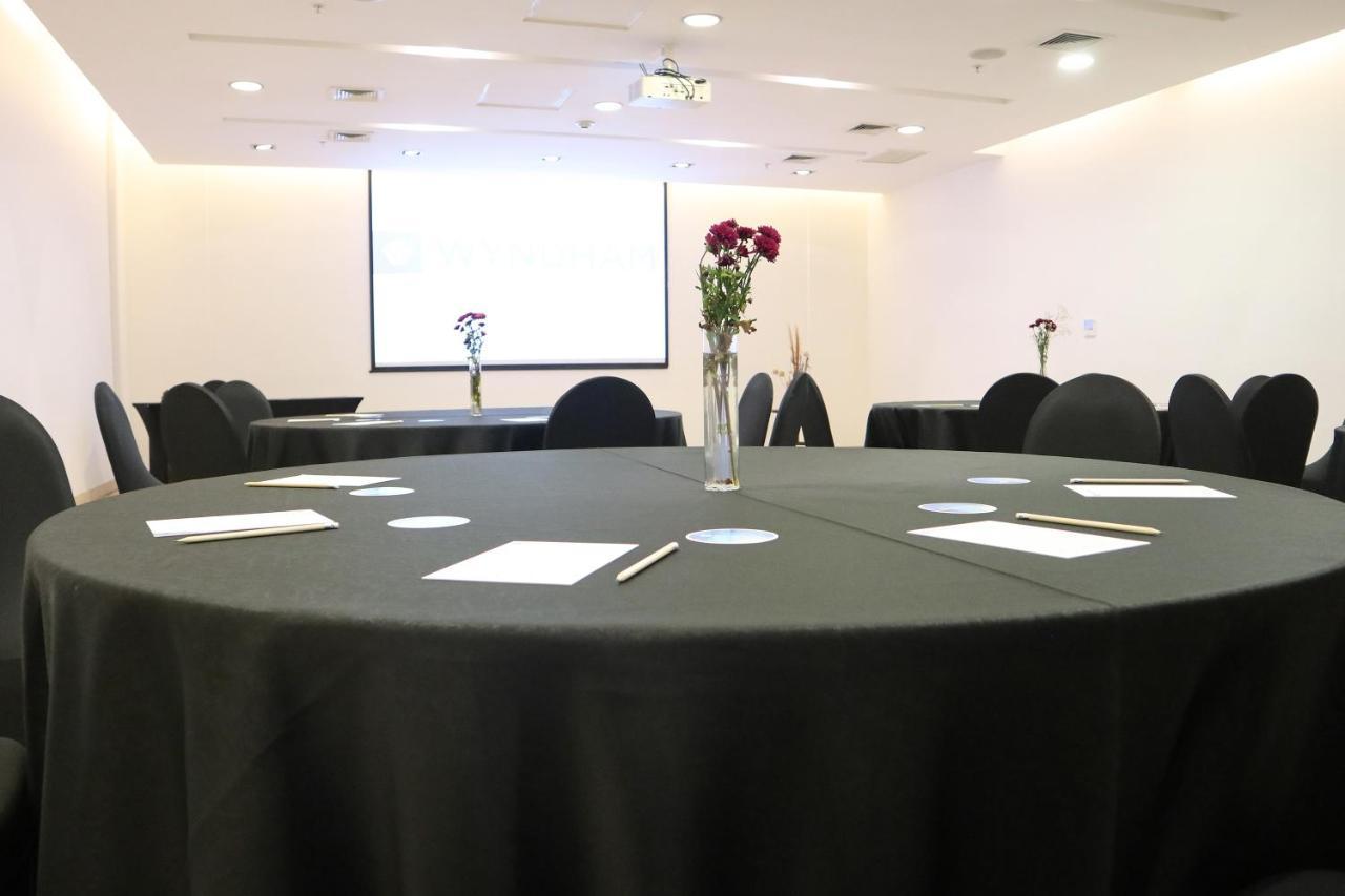 מלון Wyndham Concepcion Pettra מראה חיצוני תמונה Meeting room