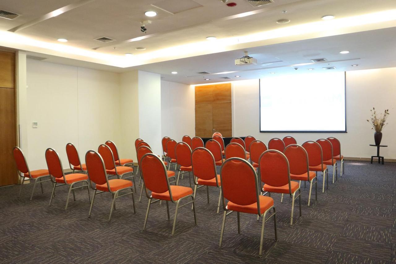 מלון Wyndham Concepcion Pettra מראה חיצוני תמונה A typical meeting room