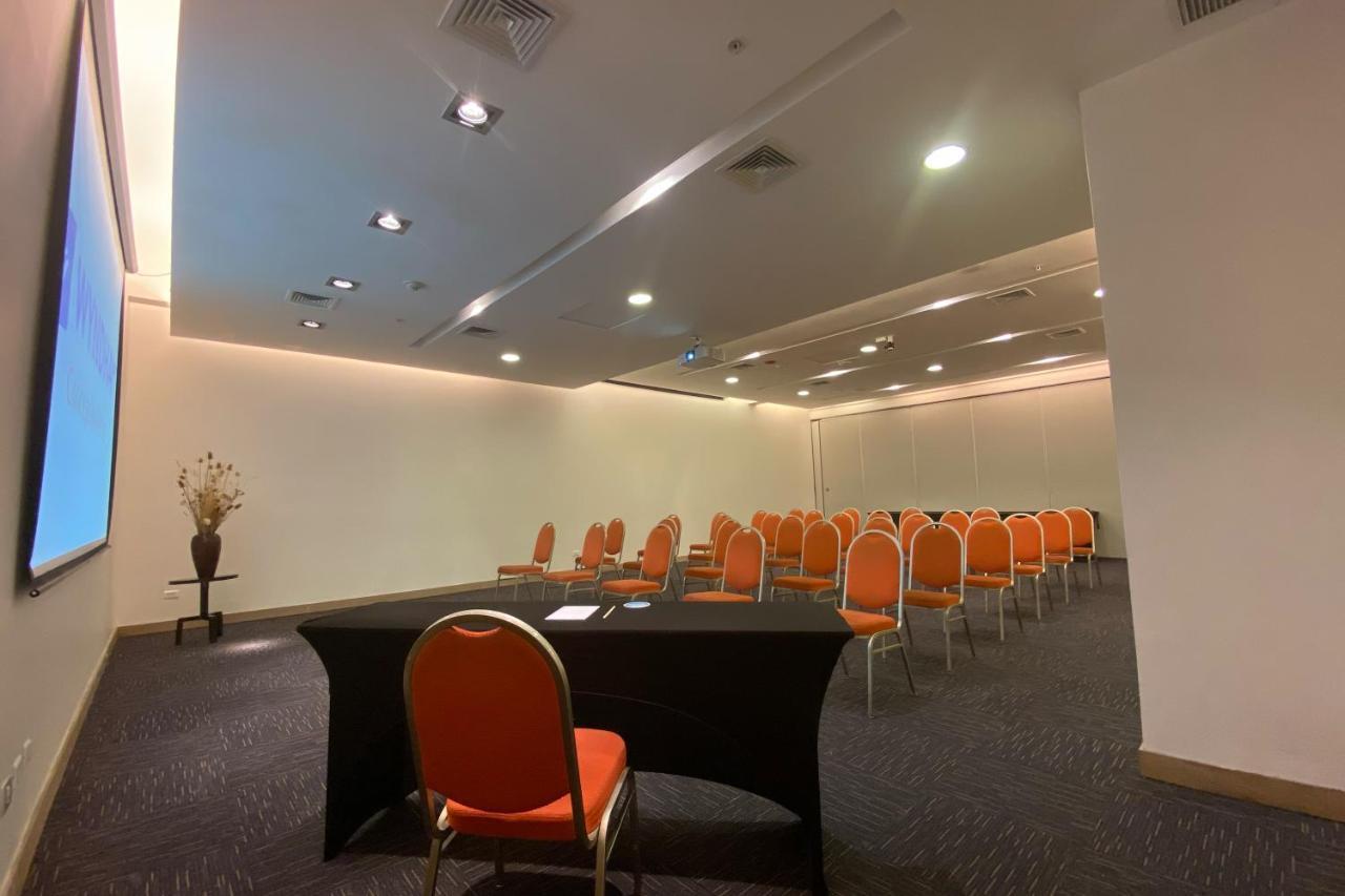 מלון Wyndham Concepcion Pettra מראה חיצוני תמונה A meeting room at the hotel