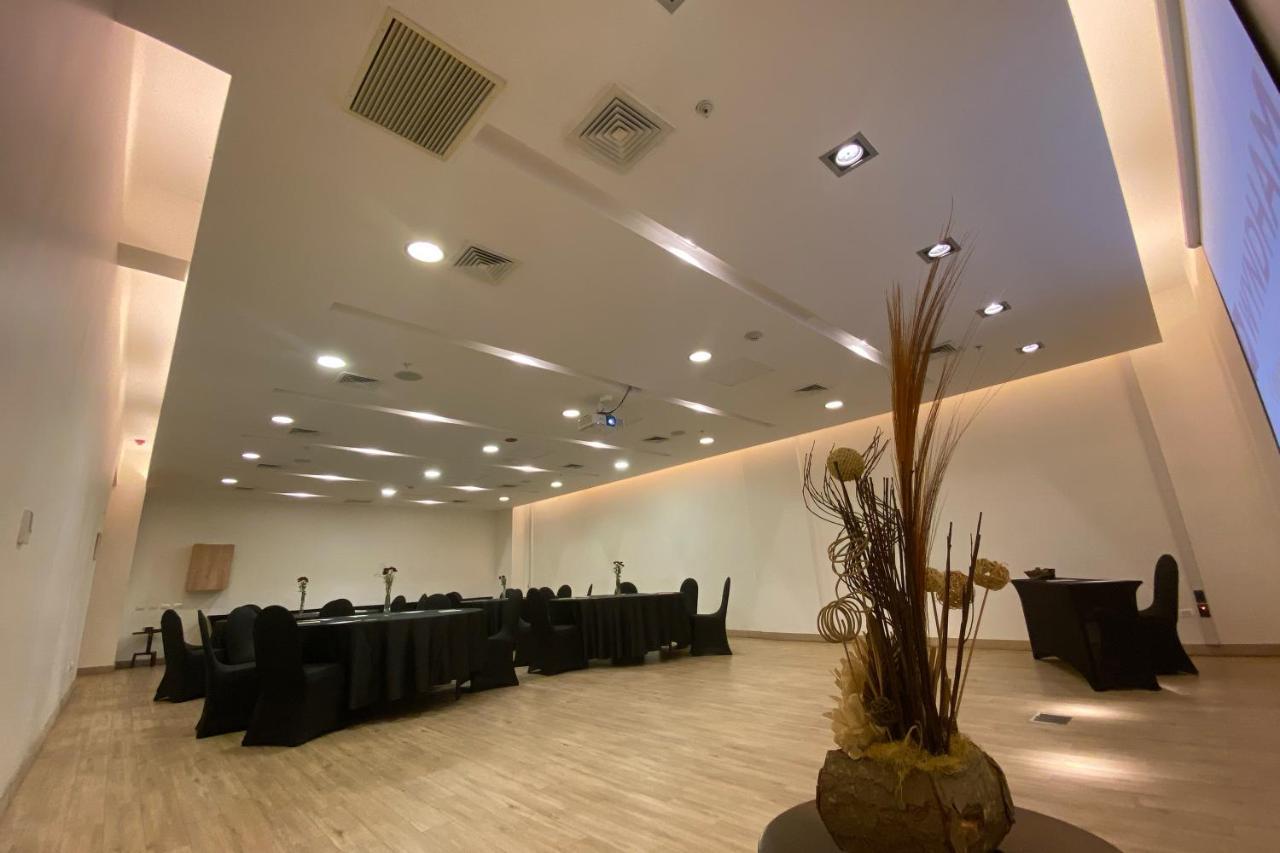 מלון Wyndham Concepcion Pettra מראה חיצוני תמונה The interior of the conference room