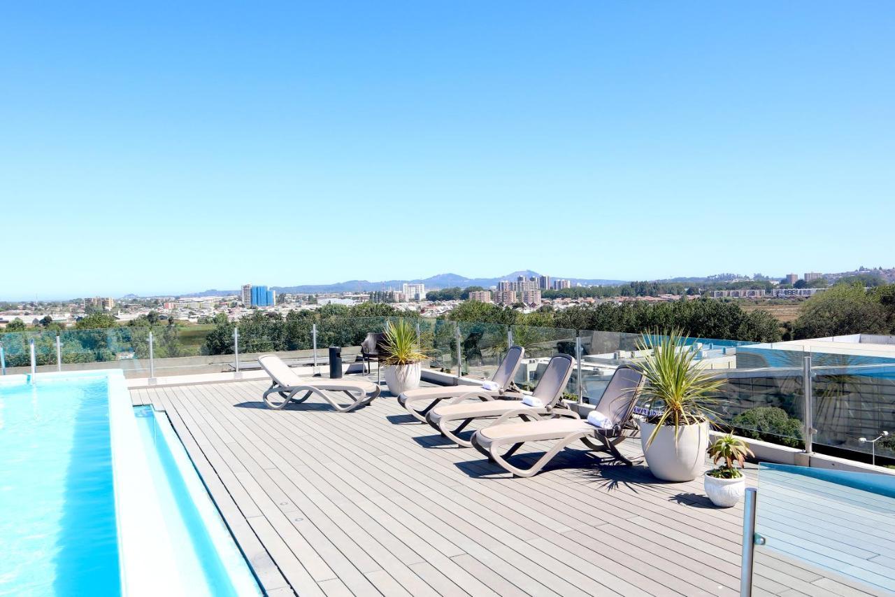 מלון Wyndham Concepcion Pettra מראה חיצוני תמונה Rooftop pool at the Hotel Indigo San Diego