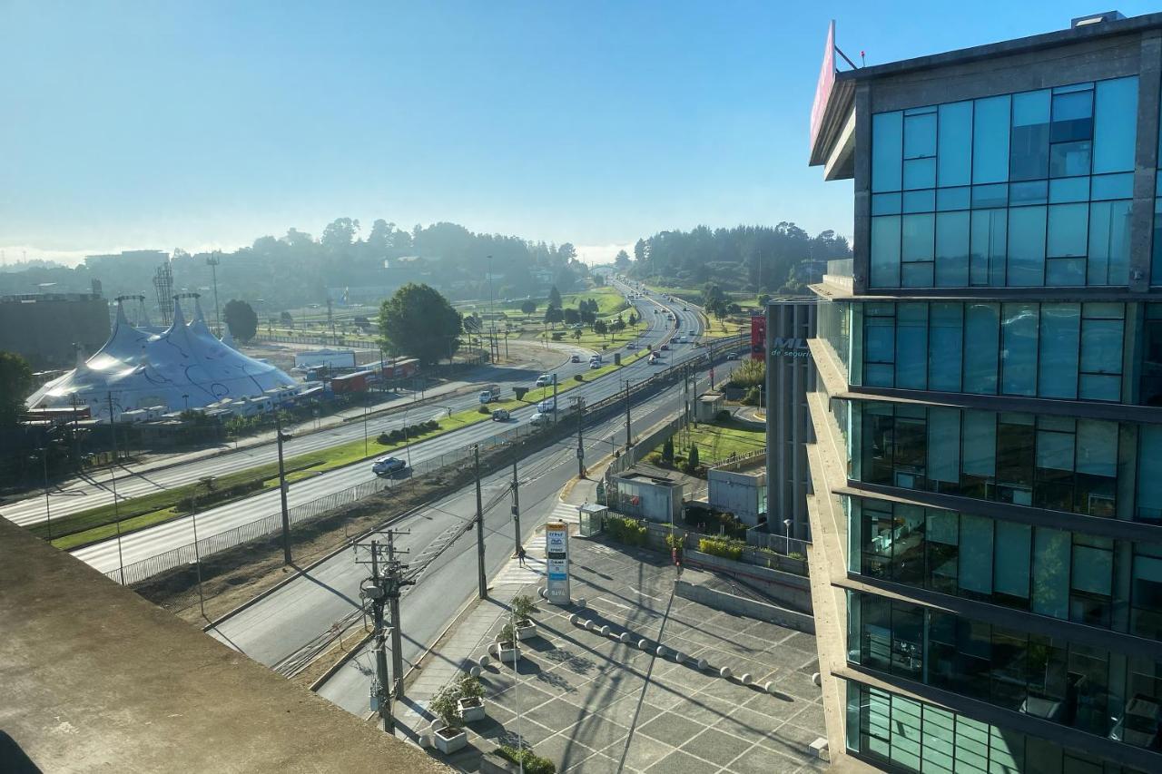 מלון Wyndham Concepcion Pettra מראה חיצוני תמונה View of the station from the hotel